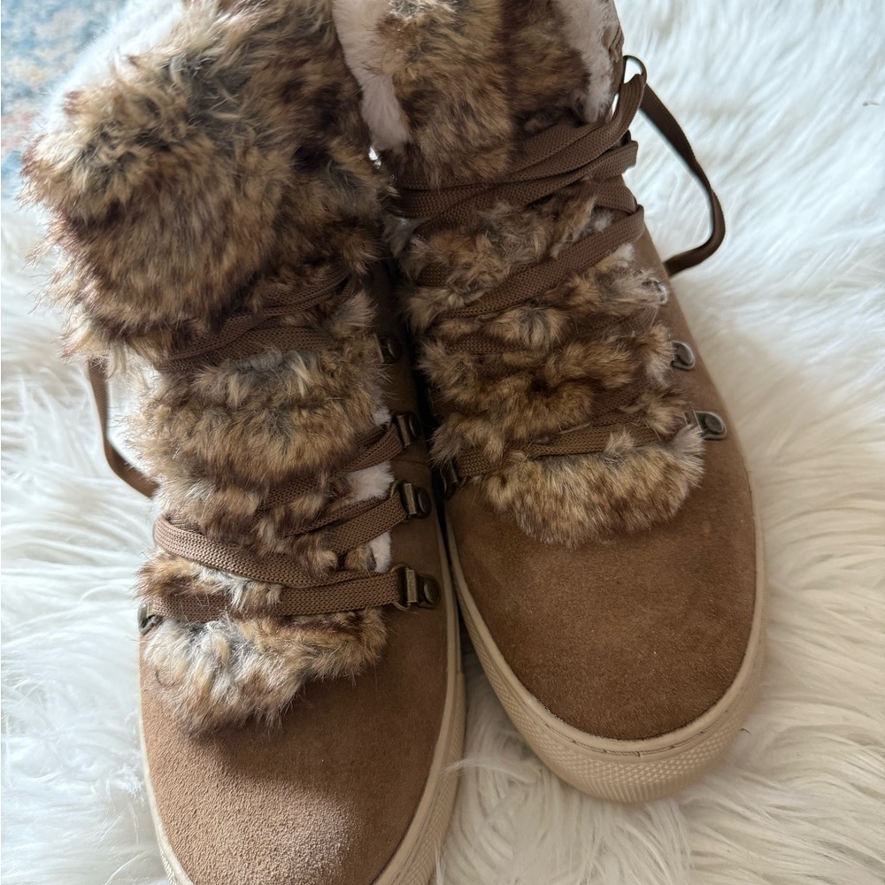 Cougar Women's Fur Lace-Up Boots
